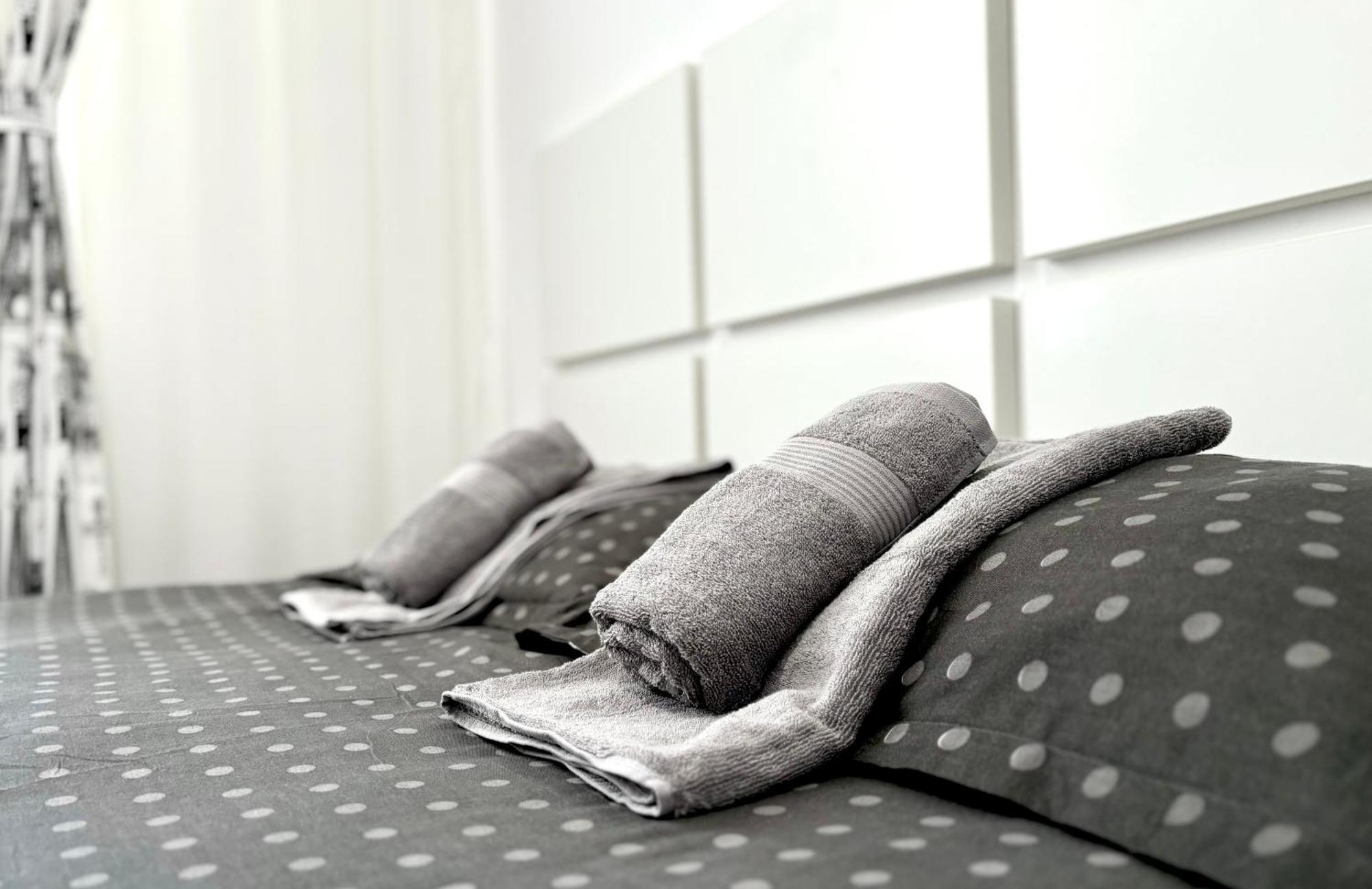 Taste Of Iasi - Two Room Apartment - Central - Sunset Touch Exterior photo