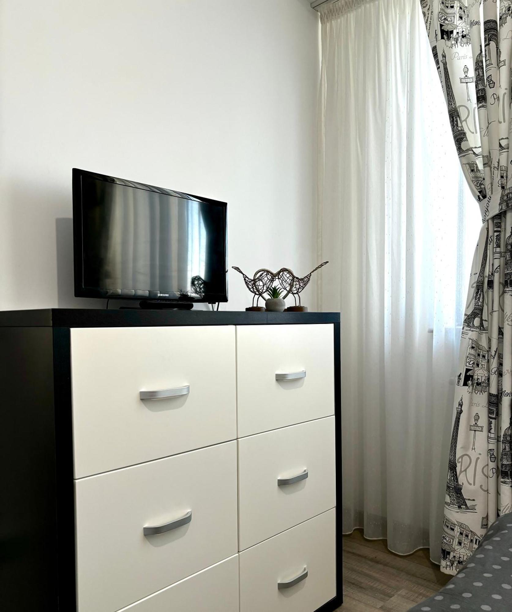 Taste Of Iasi - Two Room Apartment - Central - Sunset Touch Exterior photo