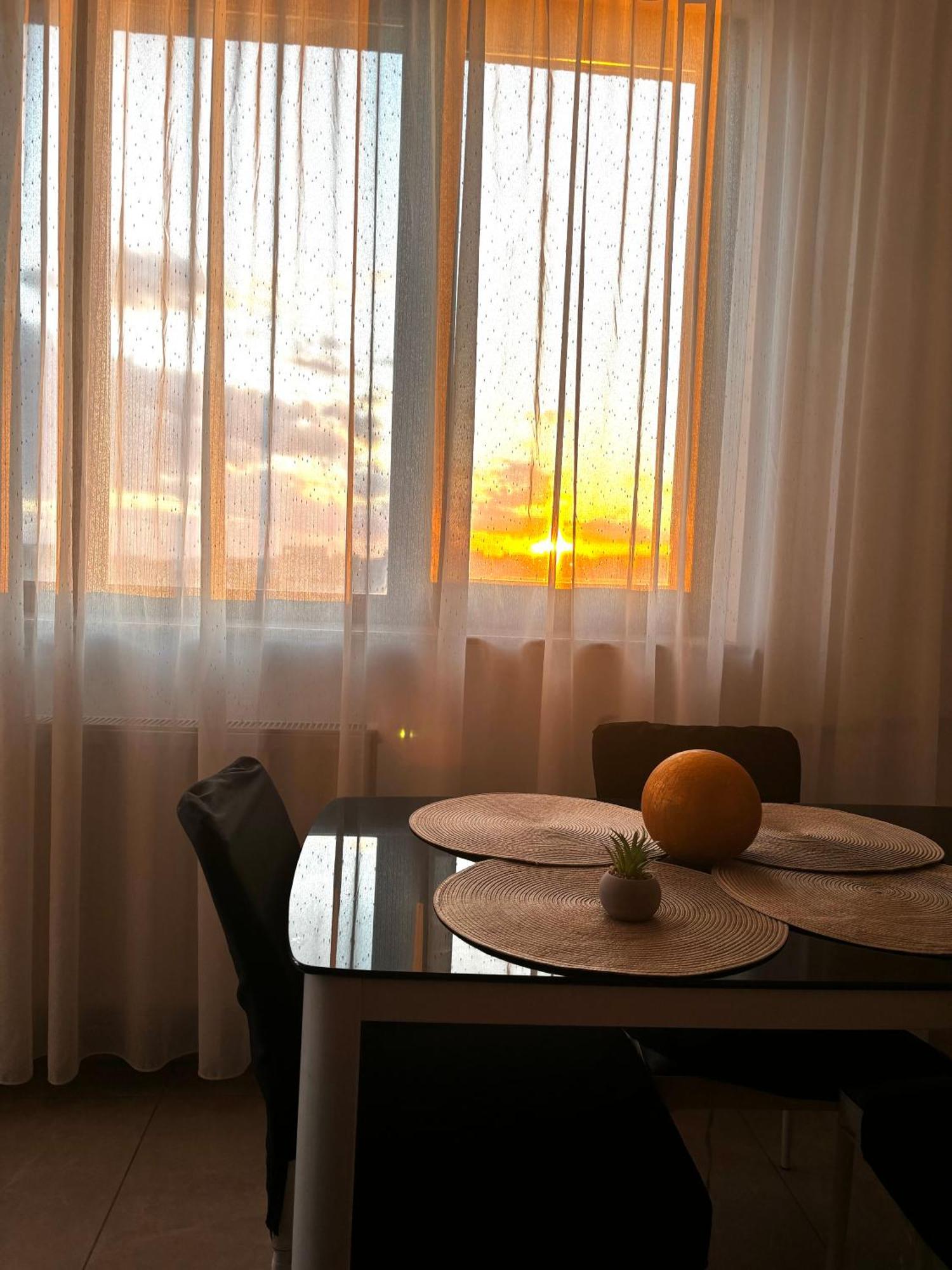 Taste Of Iasi - Two Room Apartment - Central - Sunset Touch Exterior photo