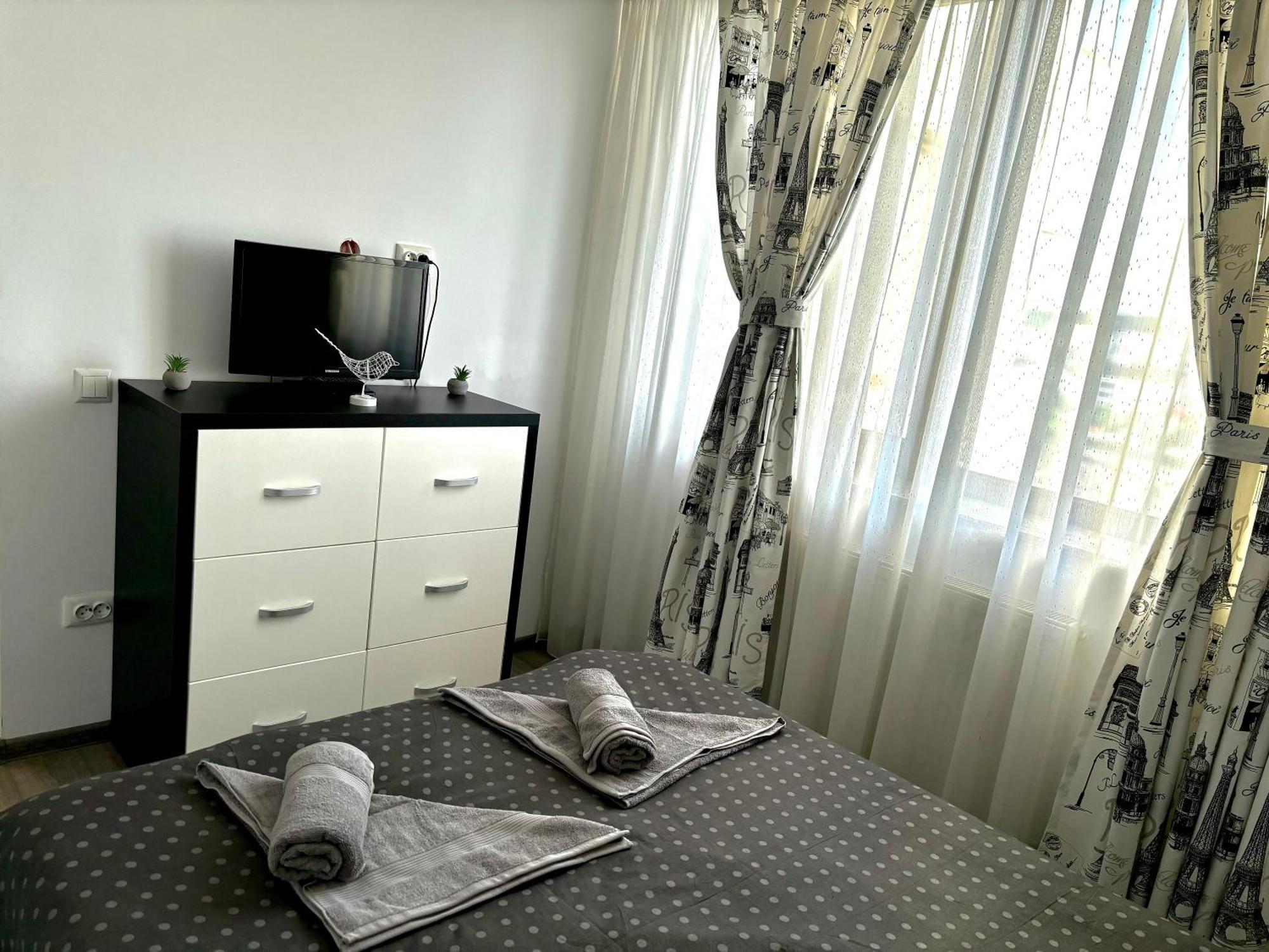 Taste Of Iasi - Two Room Apartment - Central - Sunset Touch Exterior photo